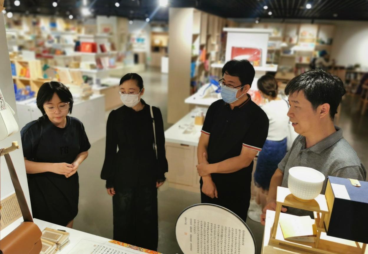 访企拓岗促就业 设计艺术学院走访北京国图创新文化服务，深化展览展示服务领域合作